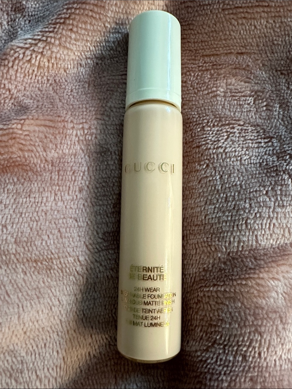 NEW Gucci Éternité de Beauté Foundation 24hour wear luminous matte finish 112C